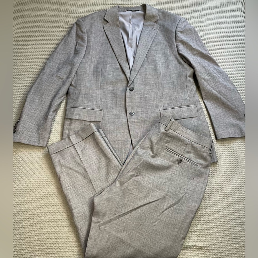 Jos. A. Bank Traveler Tailored Fit Suit 46 Reg / 40x28 Mens Gray Wool